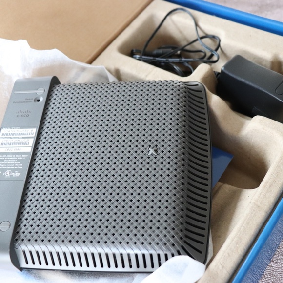 Cisco Linksys E2500 Advanced Dual-Band N600 Router - Picture 6 of 8